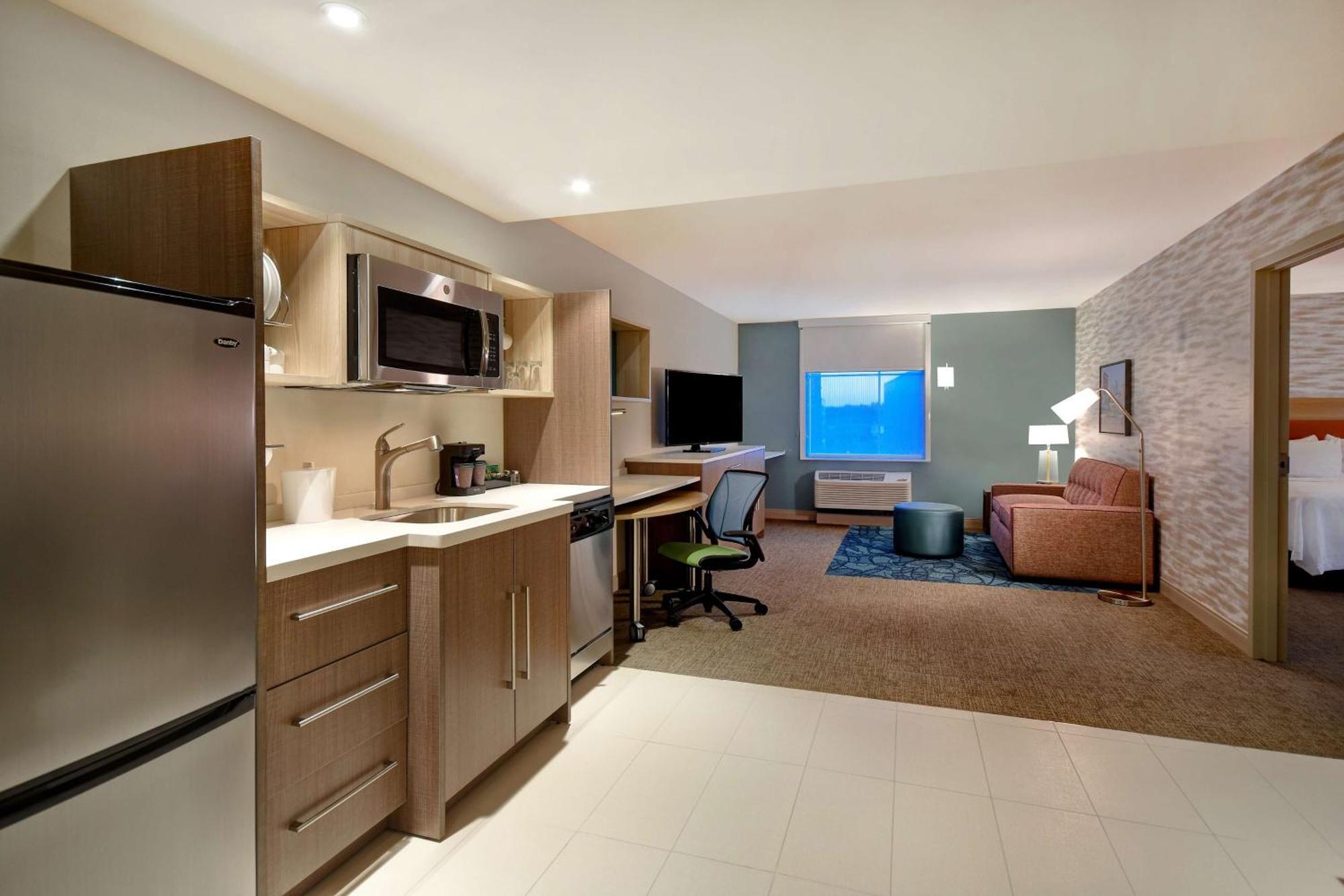 Home2 Suites By Hilton Boston South Bay Экстерьер фото