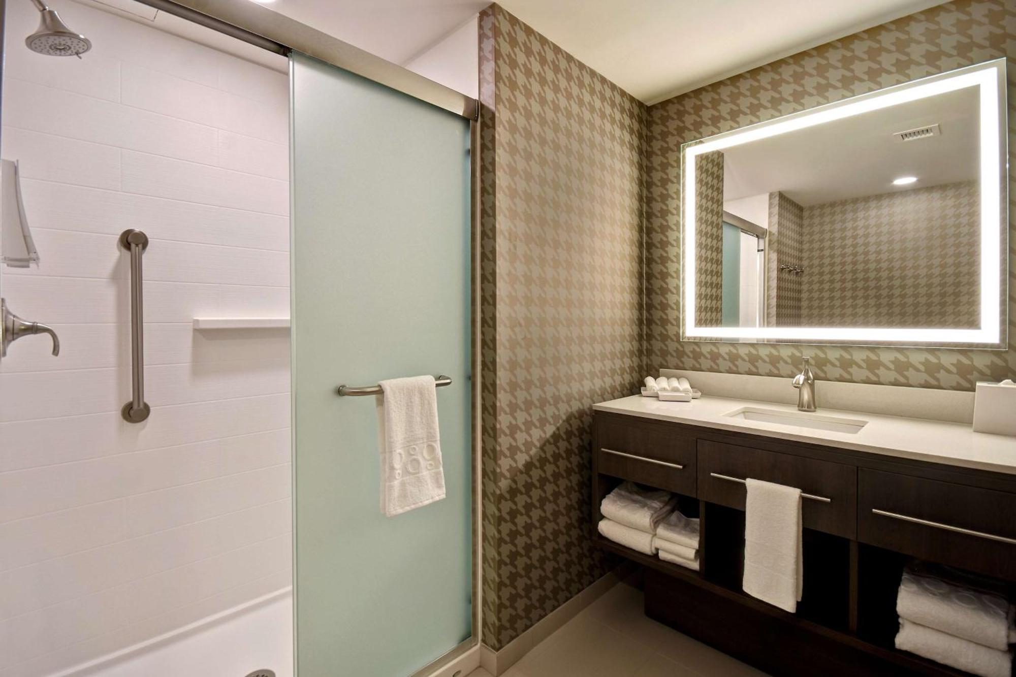 Home2 Suites By Hilton Boston South Bay Экстерьер фото